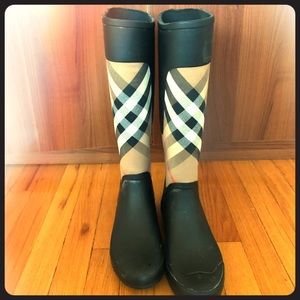 Burberry rain boots size 9!